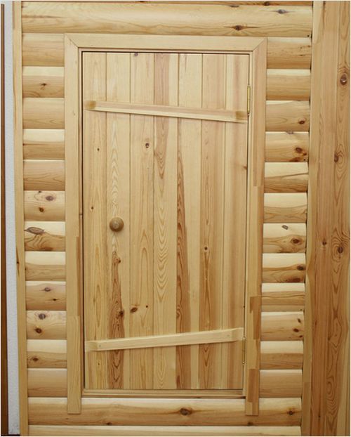 Деревянная дверь в баню