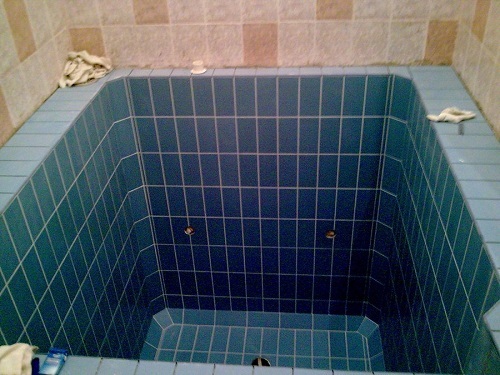 Как в квартире построить вместо ванны мини бассейн, что надо знать?