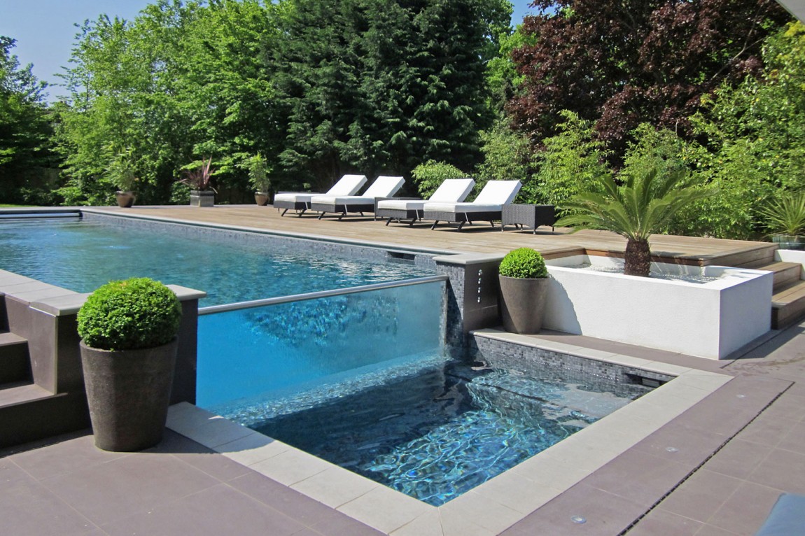 Современный дизайн бассейна в загородном доме - Фото 37