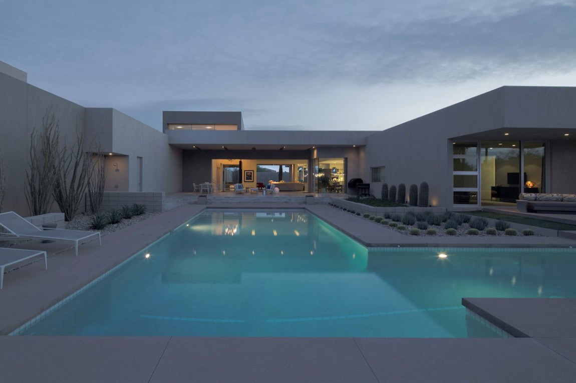 Современный дизайн бассейна в загородном доме - Фото 39