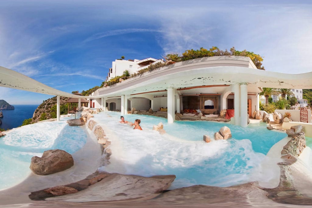 Уникальный бассейн отеля «Hacienda Na Xamena» на Ибице