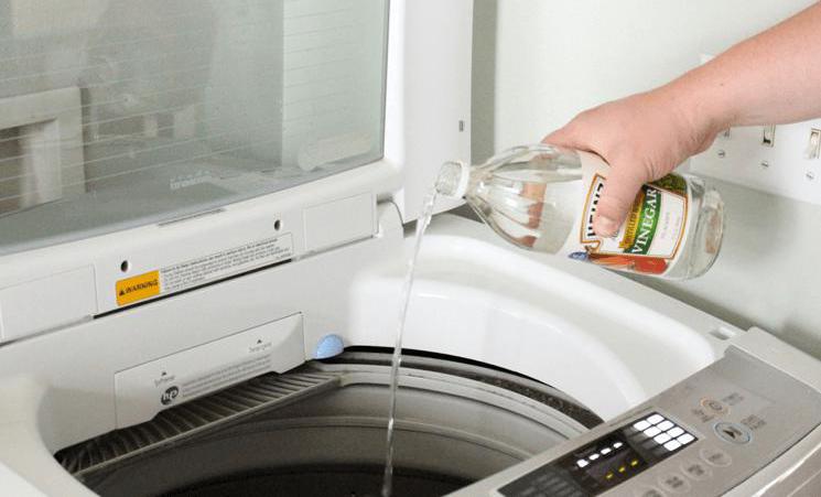 Как почистить стиральную машинку с помощью уксуса?