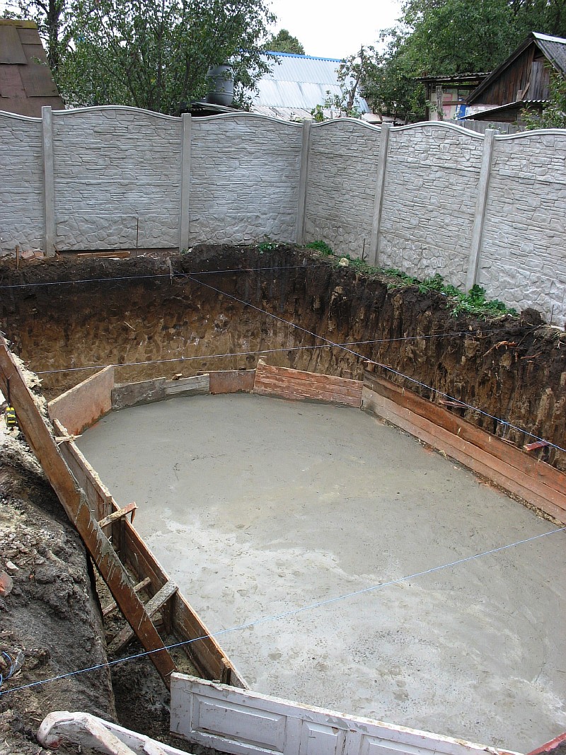 Выполнена бетонная подготовка под фундаментную плиту