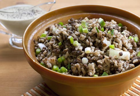 Блюдо из риса и чечевицы, содержащее полноценный белок.