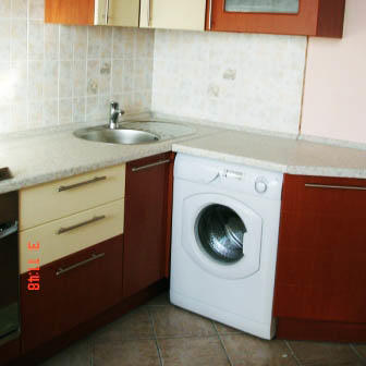 Использование стиральной машины на кухне - очень удачное решение в компоновке квартирного пространства
