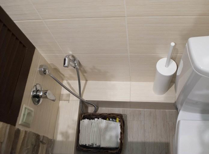 На сегодняшний день большую популярность набирает специальный гигиенический душ, который устанавливается в ванной комнате