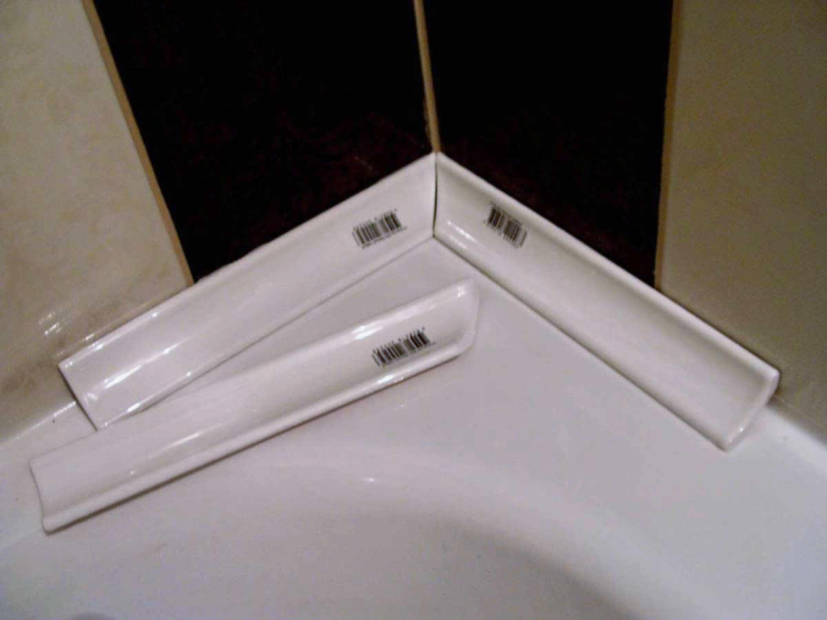 Уголки для ванной комнаты позволяют провести удаление стыков между стеной и ванной