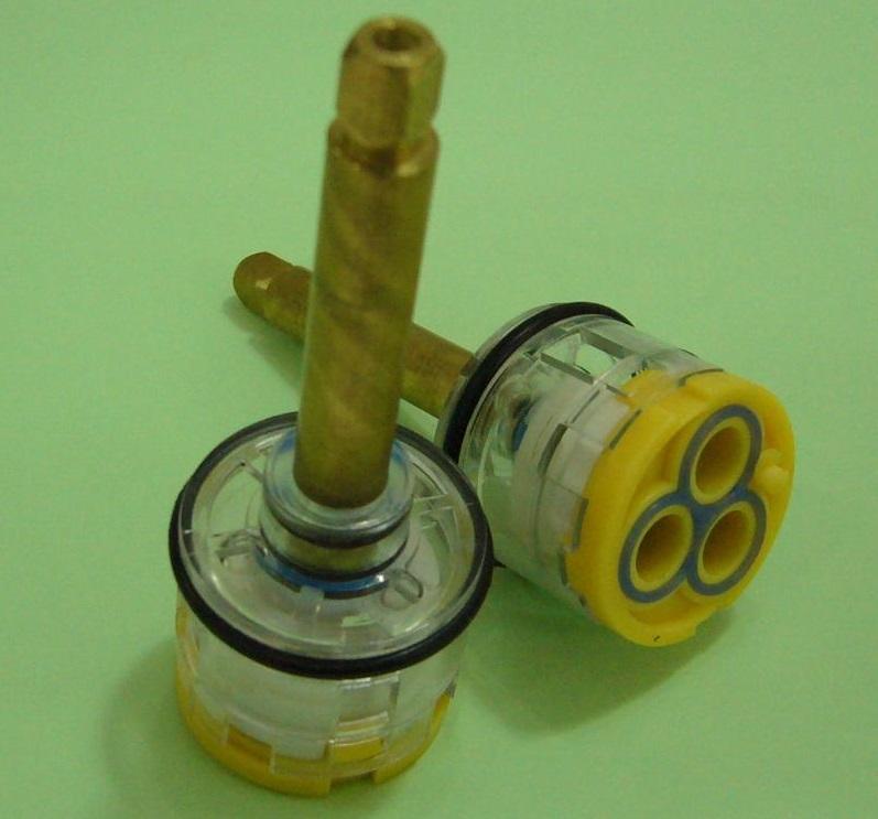 Обычно поломка катриджного переключателя заключается в износе резинового кольца, которое легко заменить на другое