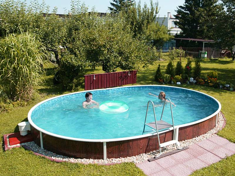 Каркасный бассейн можно легко установить на новом месте или передвинуть