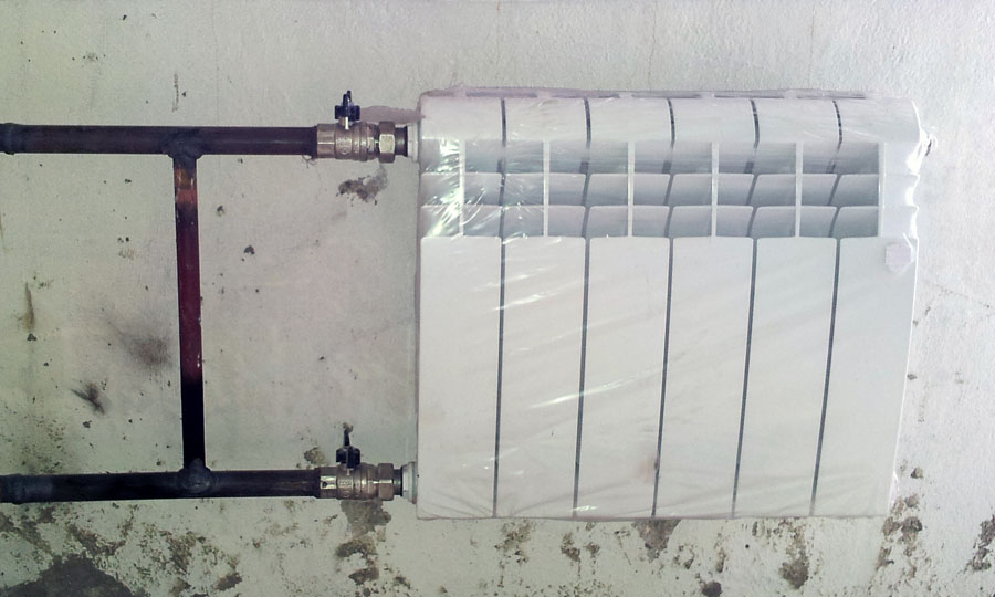 Радиатор отопления подключенный через байпас.