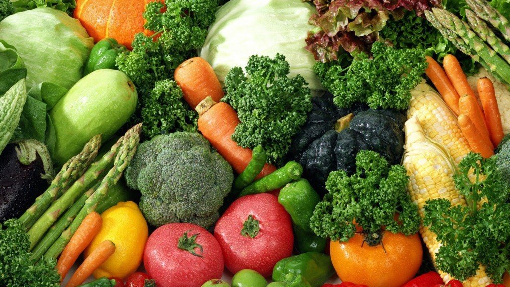 Множество разных овощей на снимке