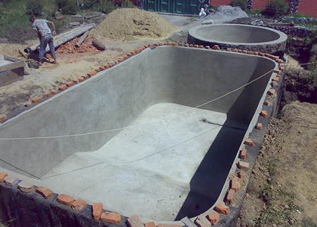 Готовая чаша бассейна из бетона