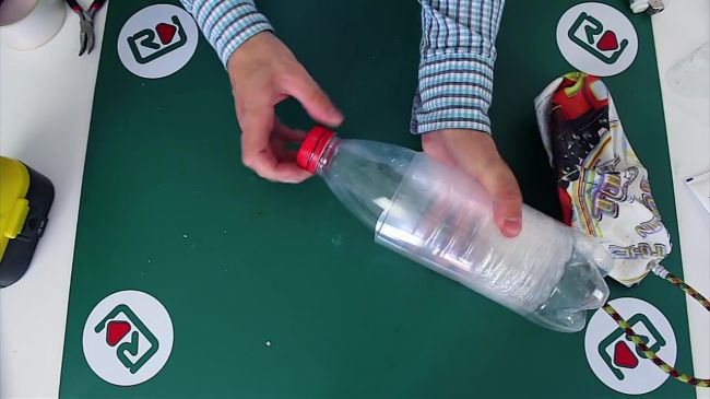 Простейший насос из пластиковых бутылок