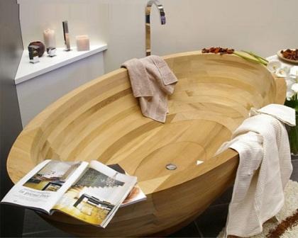 Самый популярный вариант, может быть потому, что ванна напоминает небольшую лодку