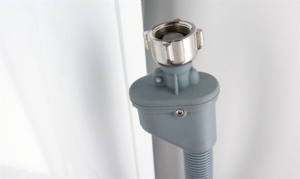 Специальный клапан перекрывает воду в случае неполадок автоматически