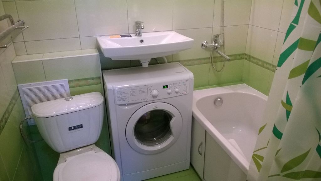 Установка стиральной машины под раковиной в ванной комнате (25 фото)