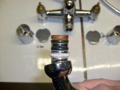 Подтекает кран смесителя в ванной
