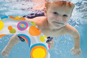 Плаванье: польза, виды, как научить ребенка плавать