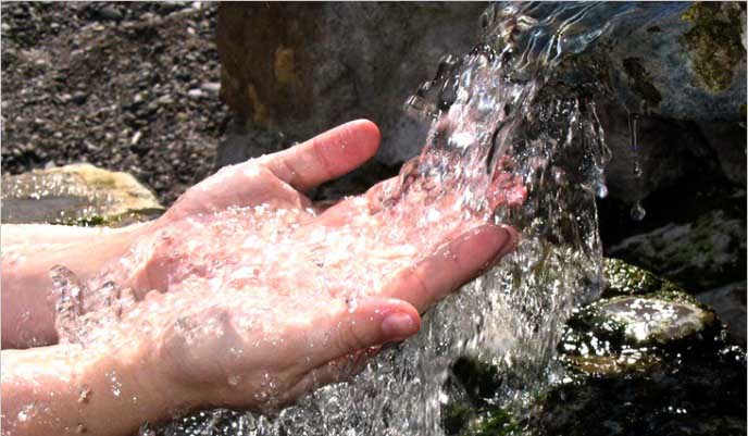 Правильно прокачанная скважина дает возможность получить кристально чистую воду