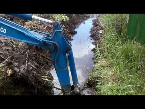 Спасение от наводнения (Работа мини-экскаватора, копка дренажной канавы 60 м)