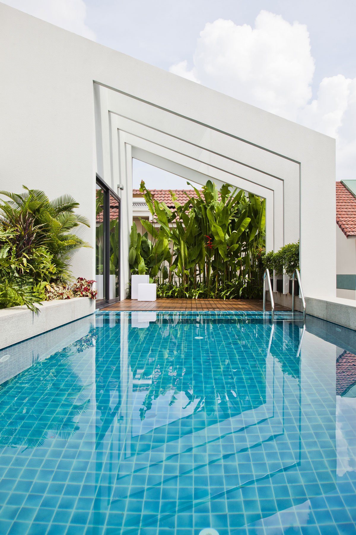 Nha Dan Architect, дома во Вьетнаме, особняки Вьетнам, бассейн на крыше дома, бассейн в частном доме фото, элитная недвижимость Вьетнам