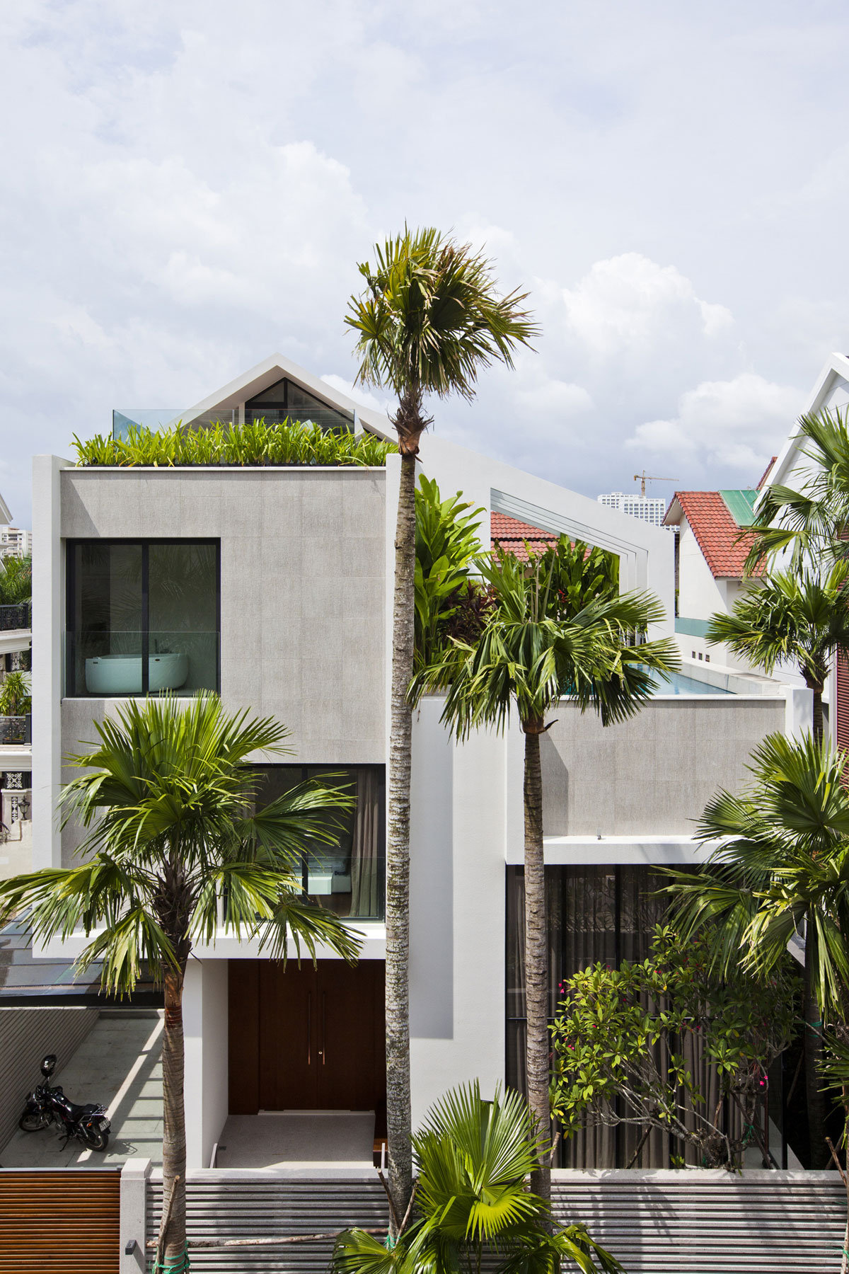 Nha Dan Architect, дома во Вьетнаме, особняки Вьетнам, бассейн на крыше дома, бассейн в частном доме фото, элитная недвижимость Вьетнам
