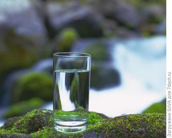 Чистая артезианская вода