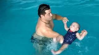 Купание, плавание младенца (грудничка). Совместное плавание в бассейне