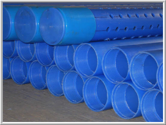 Фото пластиковых труб и фильтровальных колонн.