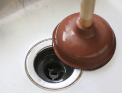 как прочистить трубы в ванной